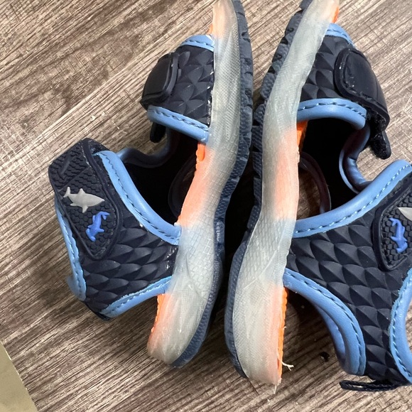 NWT Carter’s Toddler Shark Light-Up Sandals Toddler size 4 M - Picture 4 of 7